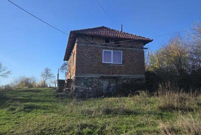 Casă cu 2 camere cu Teren 4300 Mp în Jidoștița - 1