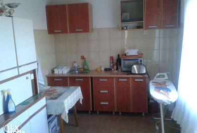 Casă cu 8 camere decomandat cu Teren 1000 Mp în Șcheia - 2