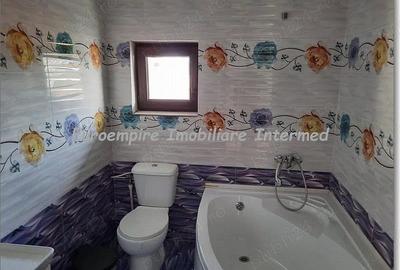 Casă cu 6 camere cu Teren 400 Mp în Central - 2