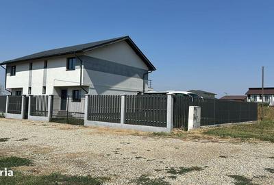 Casă cu 4 camere în Clinceni