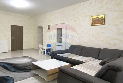 Casa unica, spa?ioasa, in zona centrala a ora?ului... Casa unica, spa?ioasa, in zona centrala a ora?ului... - 1