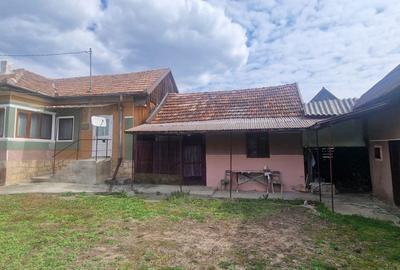 Casă cu 4 camere în Almașu - 2