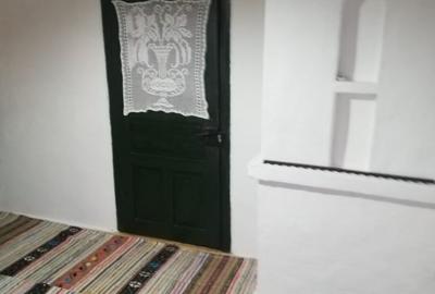 Casă cu 3 camere cu Teren 1400 Mp în Central - 1