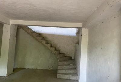 Vilă 2 corpuri – construcție 2012 + casă veche interbelică, curte generoasă - 7