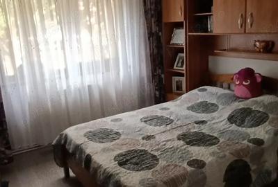 Inchiriez apartament cu 3 camere zona Mall Tg. Jiu - 4