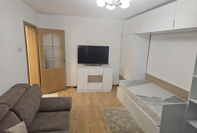 Garsonieră decomandată, mobilată în 1 Mai - 4