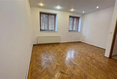 Apartament cu 3 camere decomandat în Centrul Istoric - 2