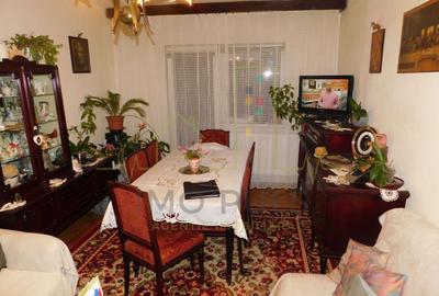 Apartament cu 3 camere decomandat, mobilat în Dâmbovița