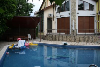 Vanzare vila superba D+P+1+M gradina garaj piscina teren 2500mp Pipera padure