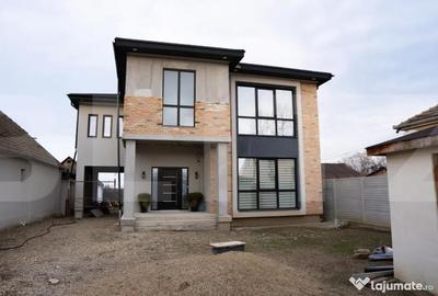 Casă cu 7 camere cu Teren 1250 Mp în Vladimirescu - 1