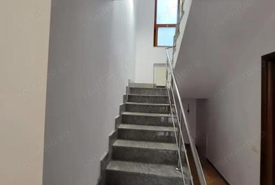 Casă cu 4 camere în Dumbrăvița