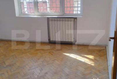 Spațiu comercial, de 87 mp, în Central - 8