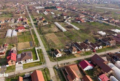 Casă cu 2 camere cu Teren 1570 Mp în Ghioroc - 2