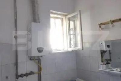 Casă cu 4 camere cu Canalizare în Central