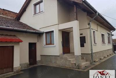 Casa renovata de vanzare in Centru, Alba Iulia Casa renovata de vanzare in Centru, Alba Iulia - 1