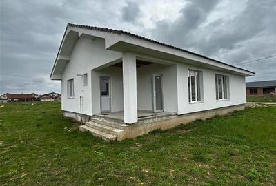 Casă individuală cu 4 camere în Sântandrei
