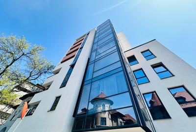 Apartament cu 3 camere semidecomandat, mobilat în Polonă - 1