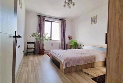 Apartament cu 2 camere decomandat, mobilat în Tractorul - 5