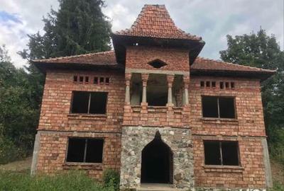 Casă cu 4 camere în Central - 2