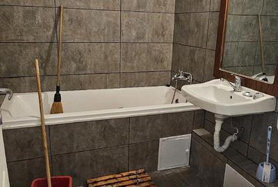 Apartament cu 2 camere decomandat în Apărătorii Patriei