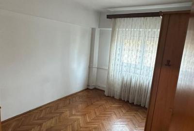 Apartament cu 3 camere decomandat în 1 Mai - 15