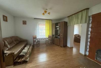 Casă cu 4 camere cu Teren 4400 Mp în Rădăuți