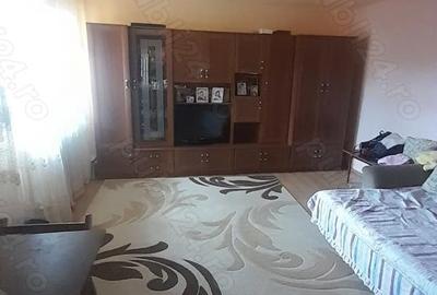 Casă cu 6 camere în Rovine - 1