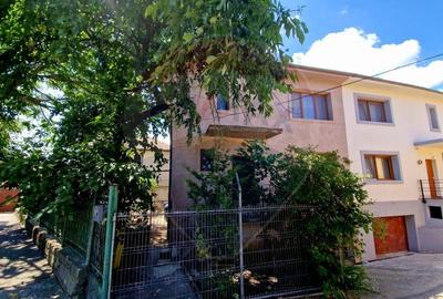 Casa / Vila str. Ana Ipatescu S+P+1 , 5 camere , teren ...