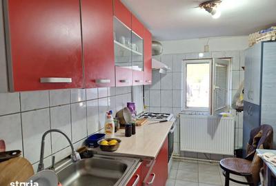 Casă cu 6 camere cu Teren 1000 Mp în Frumușani - 7