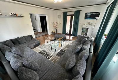 Casă cu 5 camere cu Garaj în Central - 1