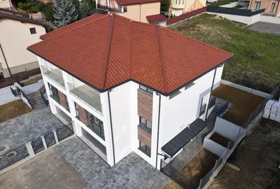 Casă cu 9 camere cu Canalizare în Iris - 2