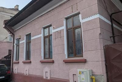 Casă cu 6 camere cu Teren 94 Mp în Eminescu - 1