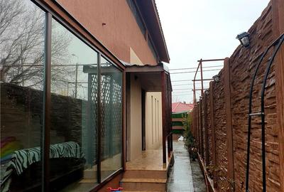 Casă cu 4 camere cu Canalizare în Km 5 - 7