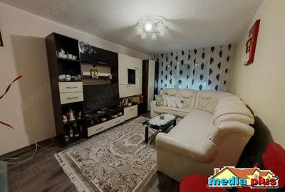 De vanzare Apartament 3 camere, decomandat, Micro 16, etaj 1 4