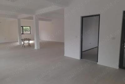 Spațiu comercial, de 120 mp, în Central - 4