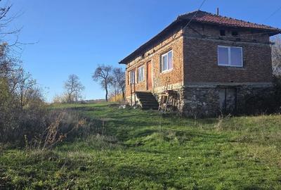 Casă cu 2 camere cu Teren 4300 Mp în Jidoștița - 4