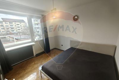 Apartament cu 3 camere, mobilat în Central - 12