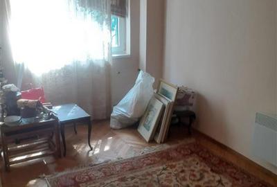 Apartament cu 3 camere semidecomandat în Apollo