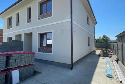 Casă cu Teren 305 Mp în Ghiroda - 1