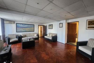 Apartament cu 4 camere în Central