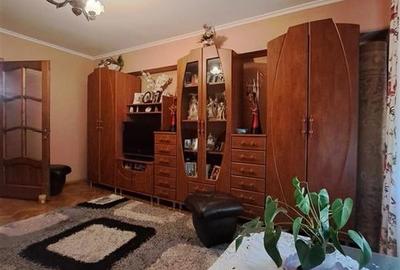 RECO Apartament cu trei camere decomandat - 3