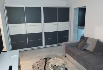Apartament cu 2 camere semidecomandat în Craiovei