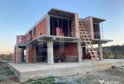 Casă cu 4 camere cu Teren 350 Mp în Dumbrăvița