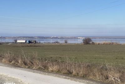 Teren de 15000 mp, în Corbu