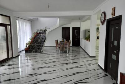 Casă cu 5 camere cu Teren 400 Mp în Central - 13