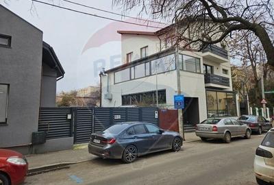 Casă cu 4 camere cu Teren 198 Mp în Tei - 1