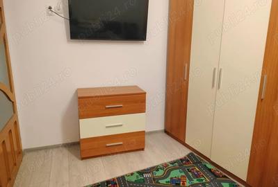 Proprietar vand casa individuala cu curte comuna, compusa din 3 camere, situata in zona Mehala - 4