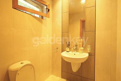 Vila nemobilata in complex cu piscina | 2 garaje - 10