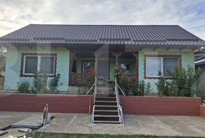 Casă cu 4 camere cu Teren 1644 Mp în Cotu - 1