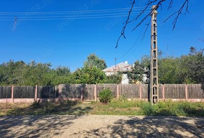 Casa batraneasca de vanzare - 1